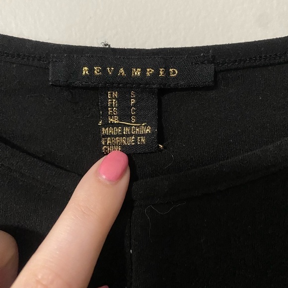 Revamped black long sleeve crop top - Picture 3 of 4